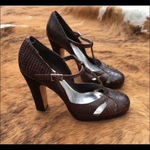 SOLD -amazing brown heels